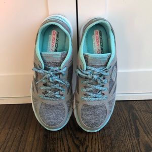 Sketchers Relaxed Fit Memory Foam Tennis Shoes